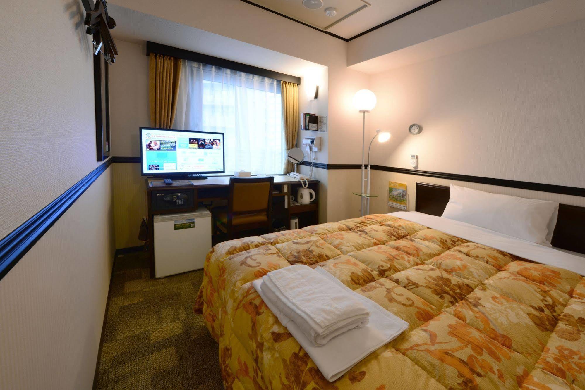Toyoko Inn Hokkaido Tomakomai Ekimae Exterior foto